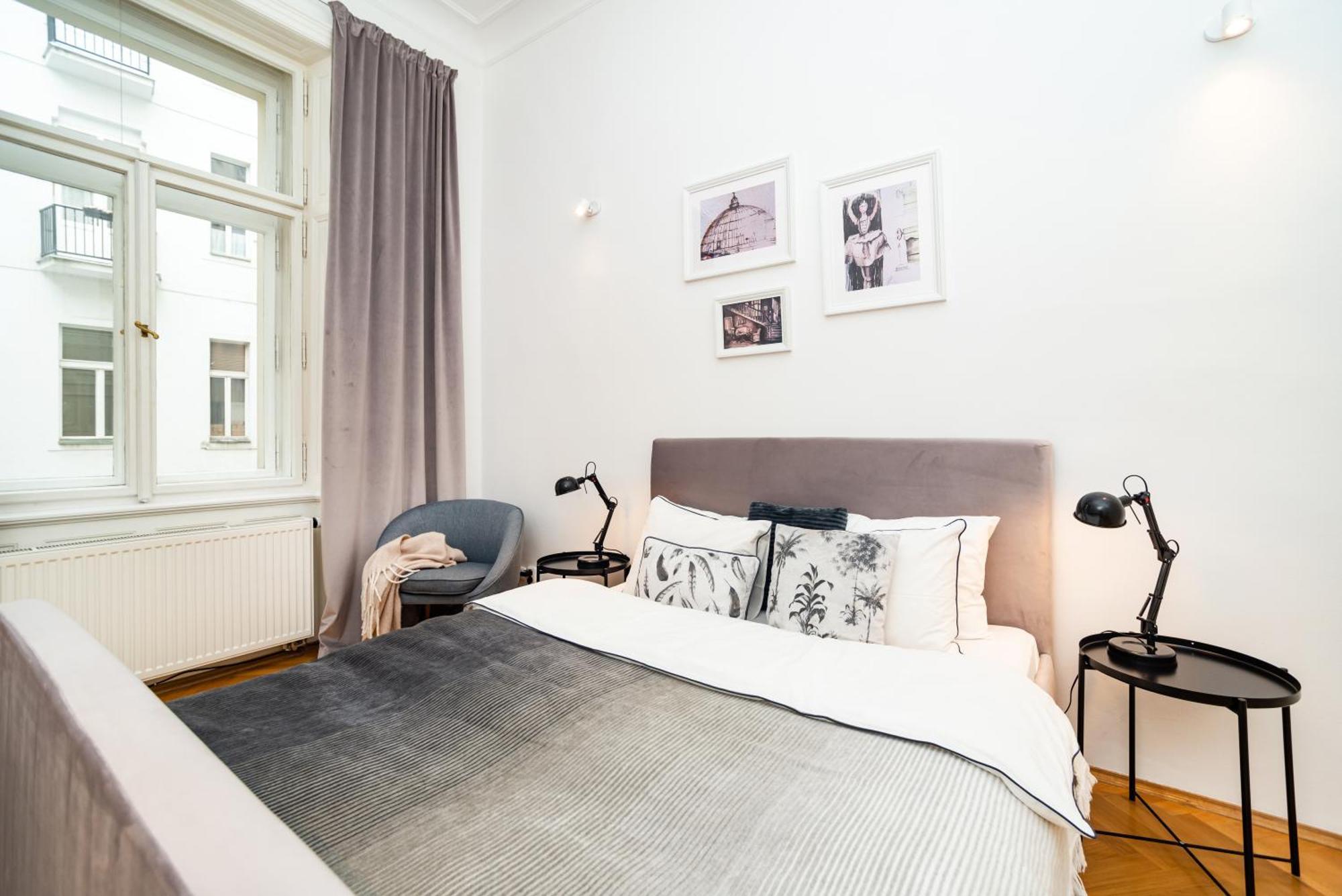 Spacious Two-bedroom In Old Town Appartamento