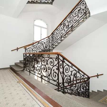 Spacious Two-Bedroom Apartment In Old Town Praga Esterno foto