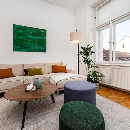 Spacious Two-Bedroom Apartment In Old Town Praga Esterno foto