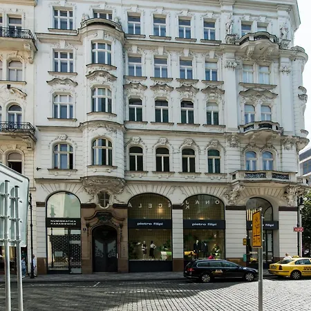 Spacious Two-Bedroom Apartment In Old Town Praga Esterno foto