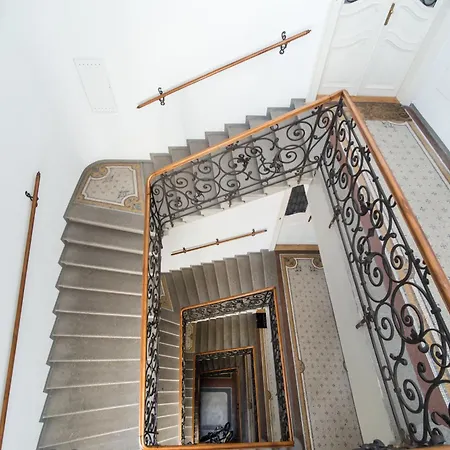 Spacious Two-Bedroom Apartment In Old Town Praga Esterno foto