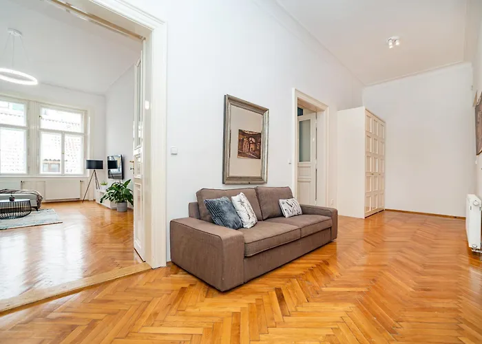 Spacious Two-Bedroom Apartment In Old Town