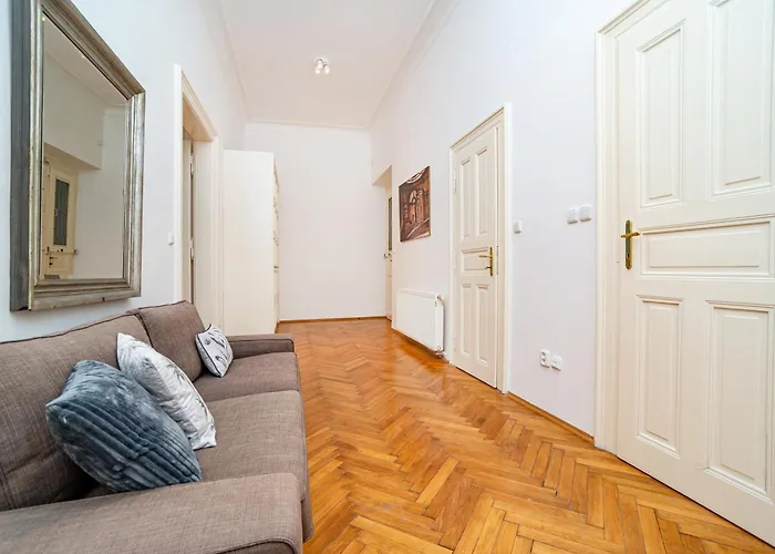 Spacious Two-Bedroom Apartment In Old Town